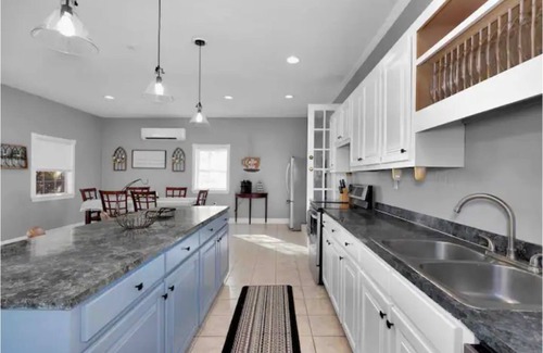 Mobile House | Modern Farmhouse 4 Bedroom Home Away From Home