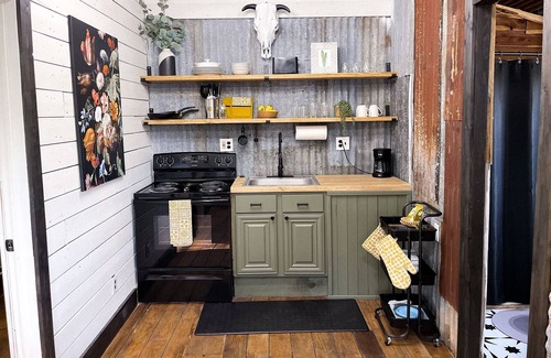 Kingsland Cabin | Modern Farmhouse cabin - short walk to Lake LBJ community Park and Boat Ramp