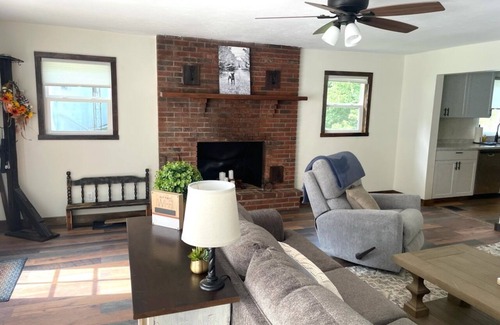 Athens Other | Modern Farmhouse situated close to Athens and State Parks!