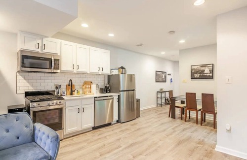 Shaw Apartment | Modern Flat 15 minutes from White House