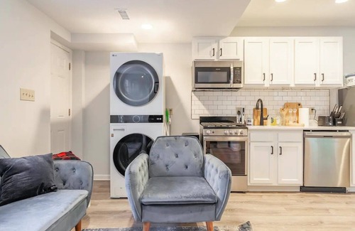 Shaw Apartment | Modern Flat 15 minutes from White House