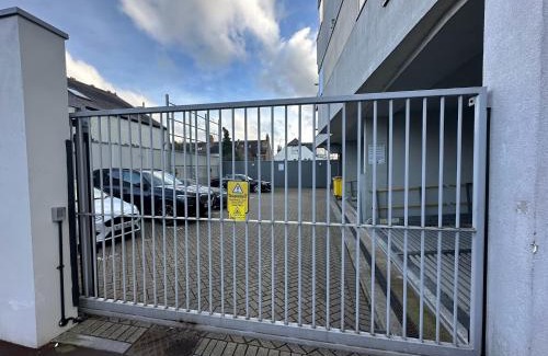 Leigh-on-Sea Apartment | Modern Flat in Leigh Broadway