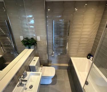 Leigh-on-Sea Apartment | Modern Flat in Leigh Broadway