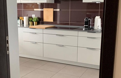 Corroios Apartment | Modern Flat near Lisbon with Garage