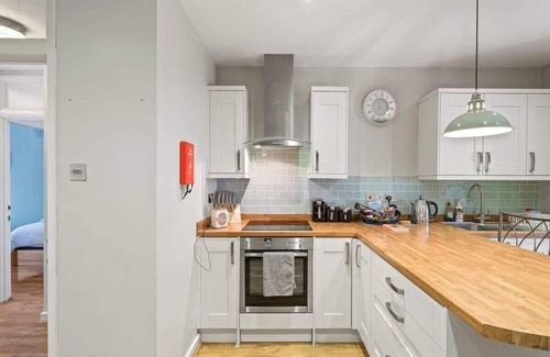 Plymouth Apartment | Modern Flat on The Hoe w/Private Parking