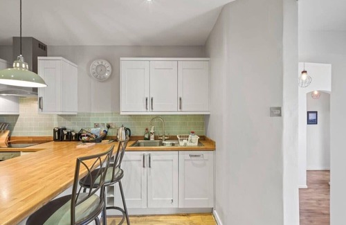 Plymouth Apartment | Modern Flat on The Hoe w/Private Parking