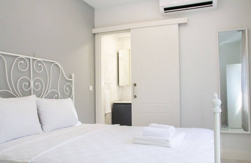 Milas Apartment | Modern Flat w Garden 5 min to Beach in Milas