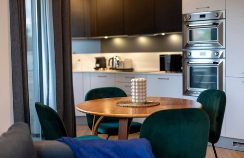 Kentish Town Apartment | Modern Flat with Private Balcony | Lift access