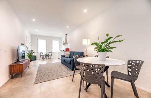 Historic Centre Apartment | Modern Flat with Garden and parking in Quiet Area