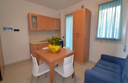 Rosapineta Apartment | Modern flat with private garden in Rosolina Mare