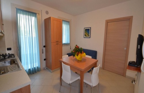 Rosapineta Apartment | Modern flat with private garden in Rosolina Mare