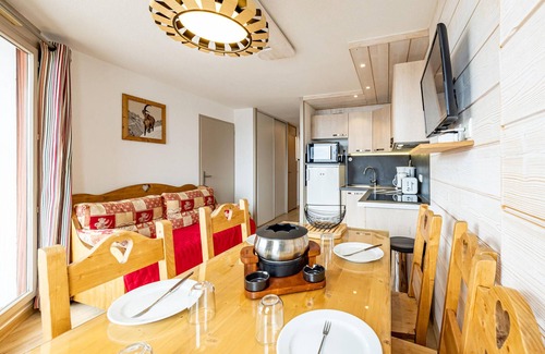 Saint-Francois-Longchamp Apartment | Modern apt for 6 with balcony, near slopes and shops