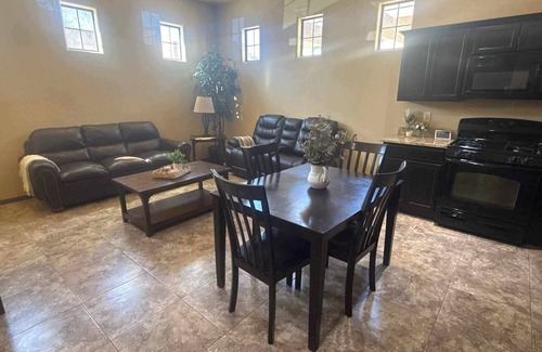 Hobbs House | Modern & Fully Equipped Villa in Hobbs Unit D