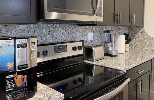 New Brunswick Apartment | Modern Fully-Furnished 1BR Apartment