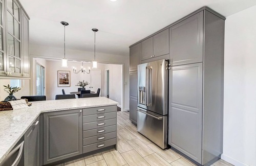 Upper Arlington House | Modern, Fully Furnished Retreat, Close to OSU Campus, Downtown and Riverside Hos