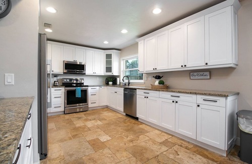 Gainesville House | Modern, Fully Upgraded Home with BBQ and Firepit!