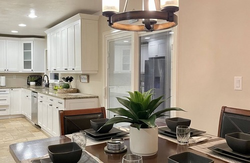 Gainesville House | Modern, Fully Upgraded Home with BBQ and Firepit!