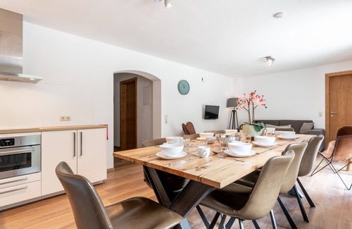 Saalbach Apartment | Modern furnished chalet with sauna