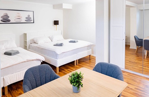 Steintor-Vorstadt Apartment | Modern furnished apartment for 8 persons directly at Rostock main station.