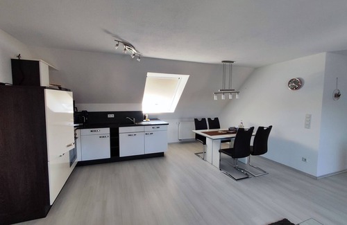 Grossweingarten Apartment | Modern furnished attic apartment
