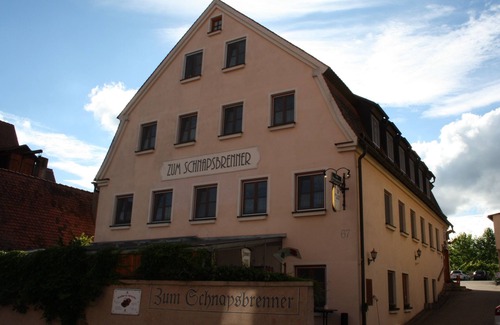 Grossweingarten Apartment | Modern furnished attic apartment