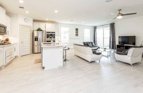 Katy House | Modern Gallery on Pikes Peak