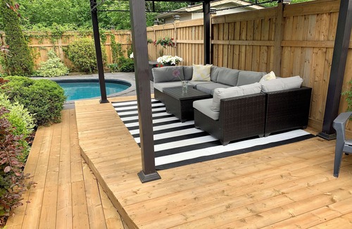 Brampton Apartment | Modern Garden Suite with Pool, Sauna and Fitness Area