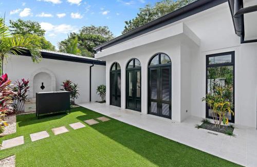 Potrero House | Modern Garden Villa with Private Pool, Outdoor Kitchen & Separate Casita Near Playa Potrero