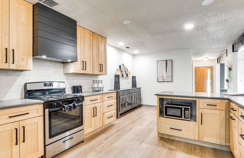 Georgetown House | Modern Georgetown Home < 2 Mi to Blue Hole Park!