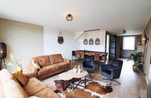 Leons House | Modern Getaway in Friesland, cleaning included
