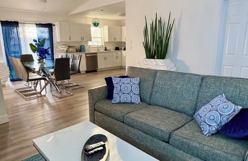 St. Petersburg - Clearwater House | Modern Getaway w/Roku TVs in Every Room Near Beach + Downtown