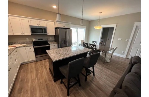 Ames House | Modern Gorgeous 6 BR 3 Bath Ranch Home West Side OR 2nd Home Option Near Stadium