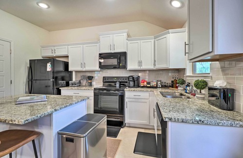 Granite Shoals House | Modern Granite Shoals Retreat w/Fire Pit!