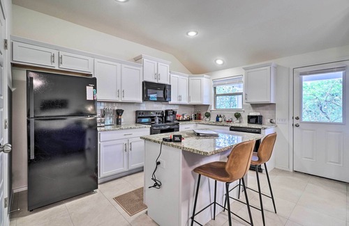 Granite Shoals House | Modern Granite Shoals Retreat w/Fire Pit!
