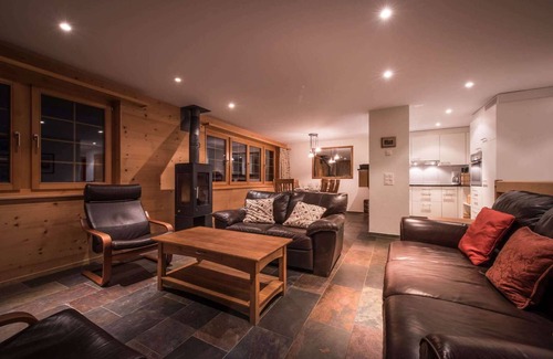 Grindelwald Apartment | Modern, great views and direct train/lift access