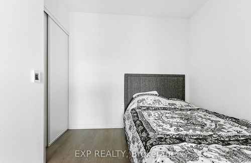 Vaughan House | Modern Ground Level Townhome with Easy Subway Access - Ideal for Extended Stays