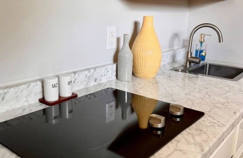 Wetmore Condo | Modern Guest Suite near Medical Center/La Cantera