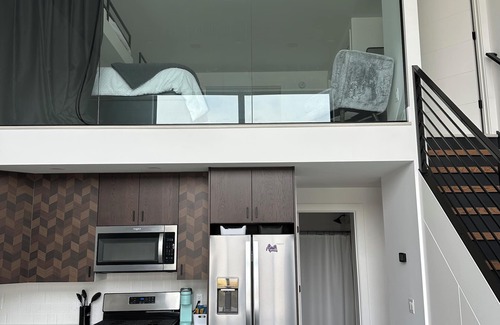 Lakeview House | Modern Guesthouse on the lake with hot tub and pickleball court.