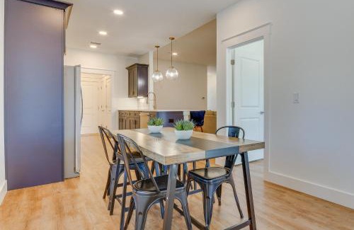 Gulf Breeze House | Modern Gulf Breeze Home with Patio 13 Mi to Beach!