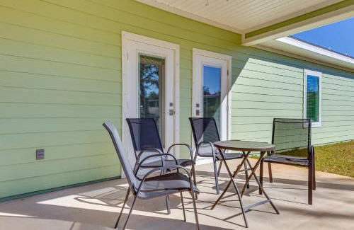 Gulf Breeze House | Modern Gulf Breeze Home with Patio 13 Mi to Beach!