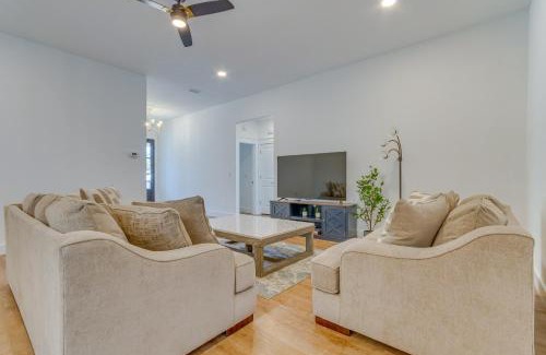 Gulf Breeze House | Modern Gulf Breeze Home with Patio 13 Mi to Beach!