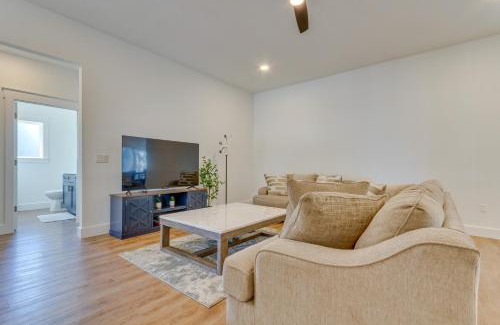 Gulf Breeze House | Modern Gulf Breeze Home with Patio 13 Mi to Beach!