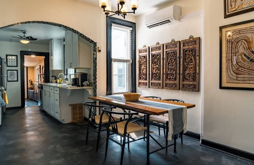 Hampden House | Modern Hampden Getaway– Steps to Dining with convenient Parking