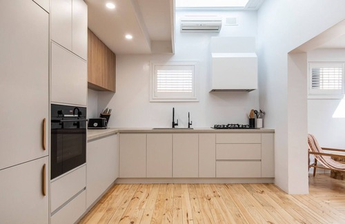 Fitzroy House | Modern Haven in Vibey Fitzroy Walk to shops