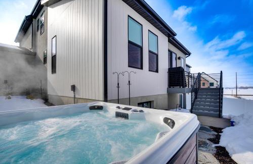 Park City House | Modern Heber City Getaway Mountain View, Hot Tub!