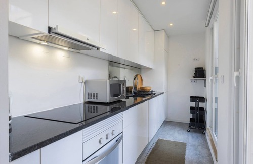 Santos House | Modern & Hidden Apartment by LovelyStay