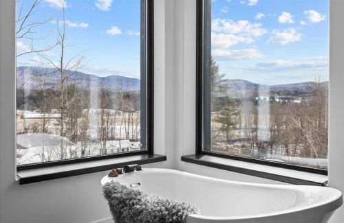 Moscow House | Modern Hideaway Chefs Kitchen & Sauna 15min to Ski
