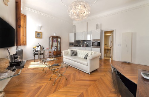 Duomo Apartment | Modern, High End Comfort and Antique Charm close to Duomo, Train Station