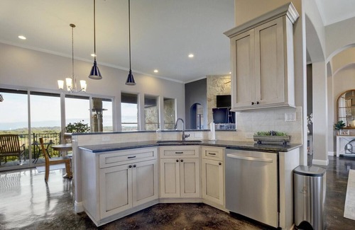 West Cave Estates House | Modern Hill Country Retreat
