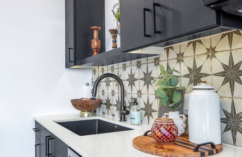 New Braunfels Condo | Modern Hill Country Condo for 4 w/Resort Perks!